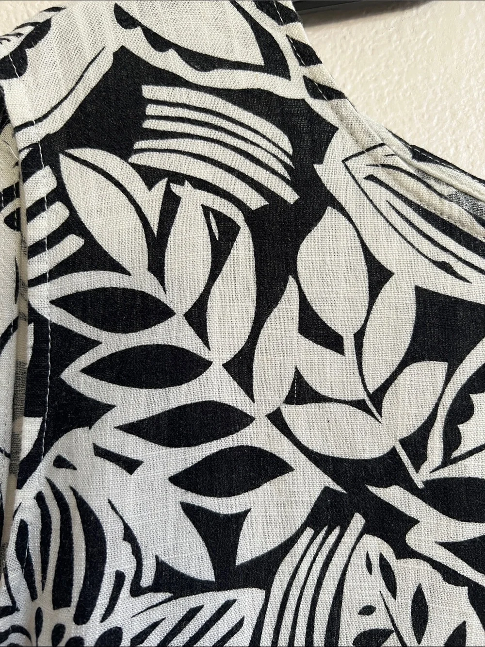 Premise sleeveless scoop